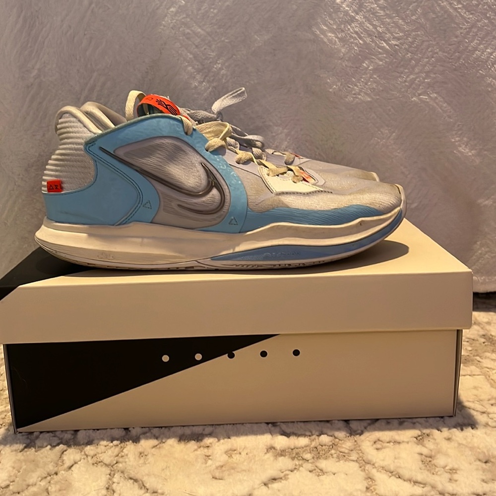 Kyrie Low 5 Basketball Sneakers Men’s